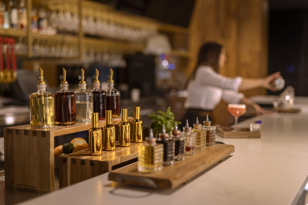CABU boire et manger - Serveuse au bar