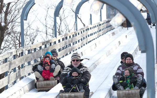 Au 1884 - Descente en toboggan